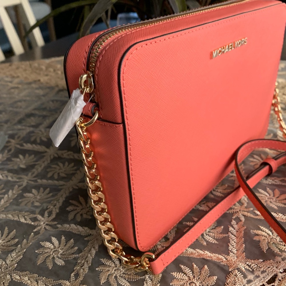 New MK Jet Set Crossbody 🍑 last one - Picture 2 of 4